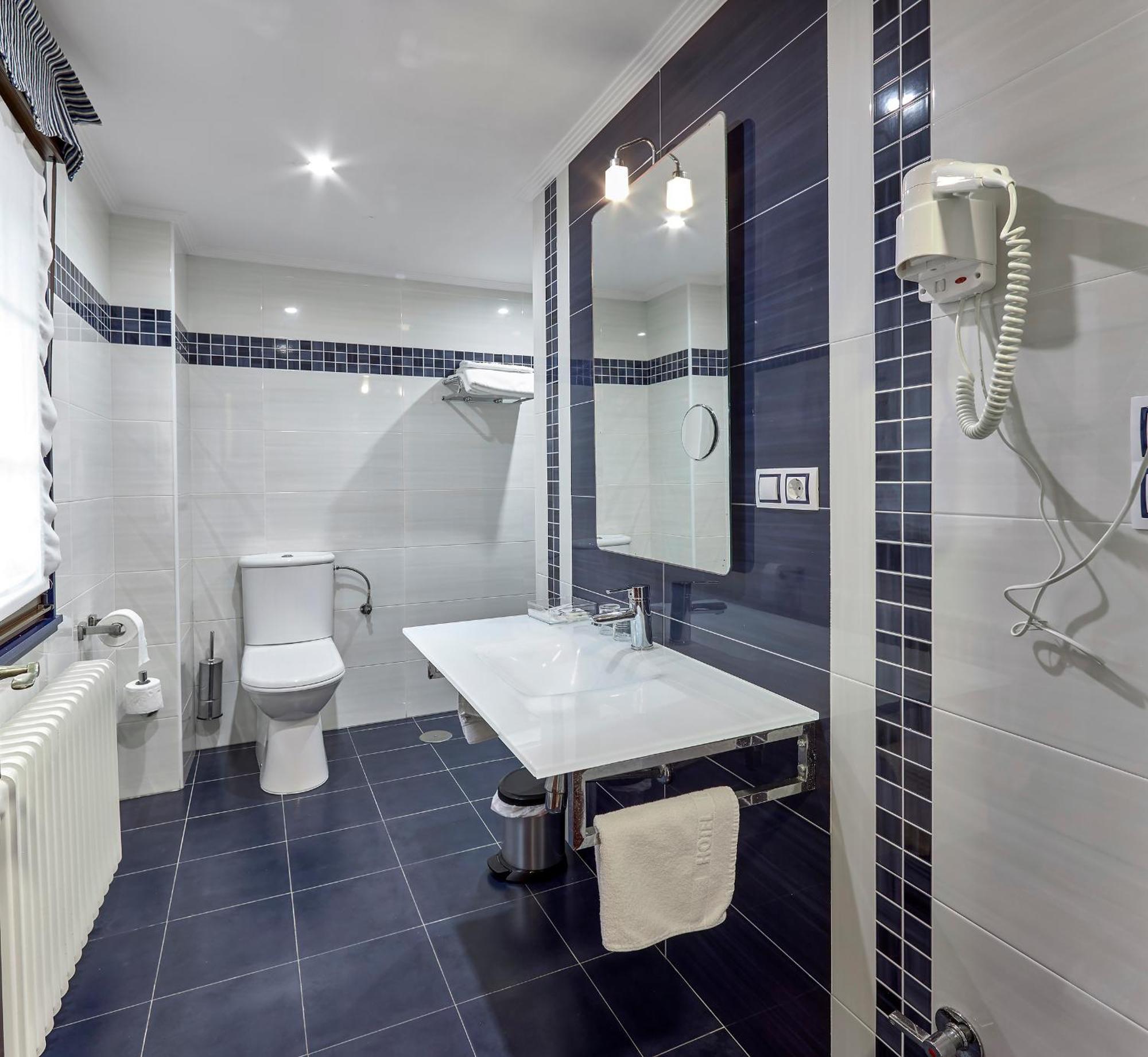 Hotel Rico Luarca Extérieur photo